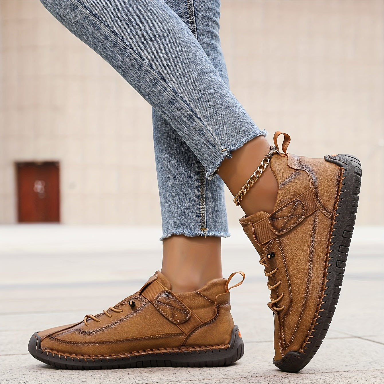 Women's Walking Flat Sneakers with Lace-Up Front